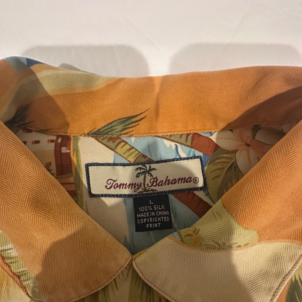 Tommy bahama men’s L Tropical Print Men's Shirt - Picture 3 of 3